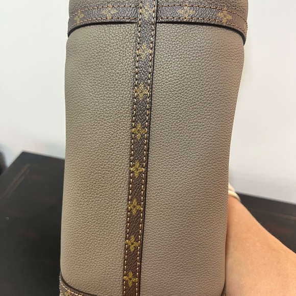 Gorgeous Louis Vuitton Express PM H-27 M26360 brand new in box color smoke - Picture 7 of 11